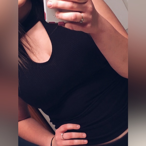 Hollister Keyhole Top Large - Picture 3 of 4